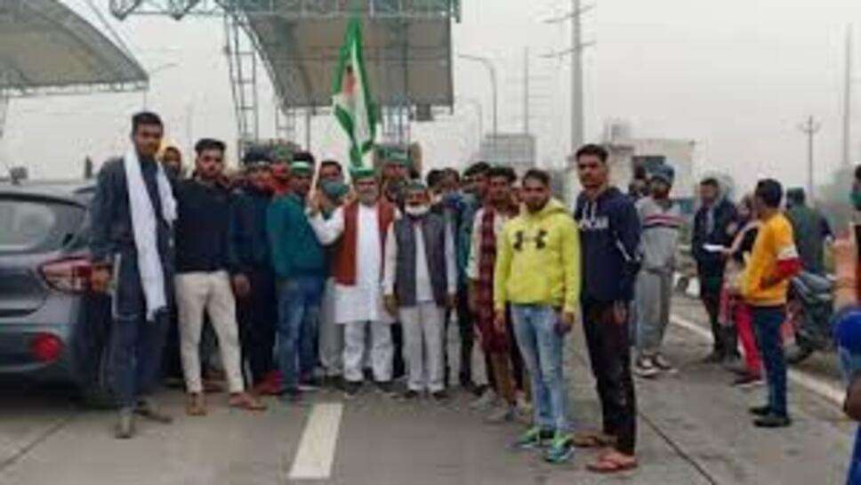 मेरठ, हापुड़, नोएडा टोल प्लाजा पर किसानों का कब्जा, जबरन कराया फ्री, पुलिस बल की तैनाती