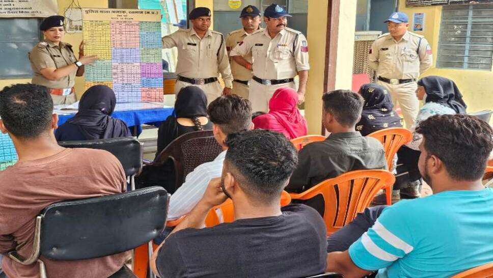 BNS Workshop : रावटी थाने पर दर्ज हुआ भारतीय न्याय संहिता का जिले का पहला प्रकरण,पहले दिन जिले में दर्ज हुए बीएनएस के तहत 26 मामले ; सभी थानों पर नए कानून के बारे में जनजागरूकता शिविरो का आयोजन