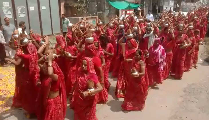 Chunri Kalash Yatra : मातारानी की उपासना में अम्बर ग्रुप ने निकाली भव्य चुनरी  कलश यात्रा,हजारो श्रद्धालु महिला पुरुष हुए शामिल (देखिए लाइव विडियो)