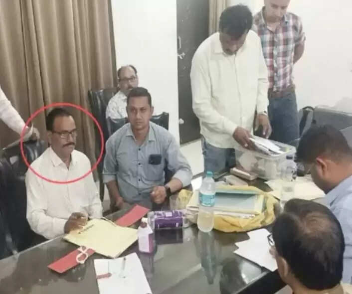 इंदौर लोकायुक्त की बड़ी कार्रवाई, अकाउंटेंट को 2 हजार रिश्वत लेते पकड़ा