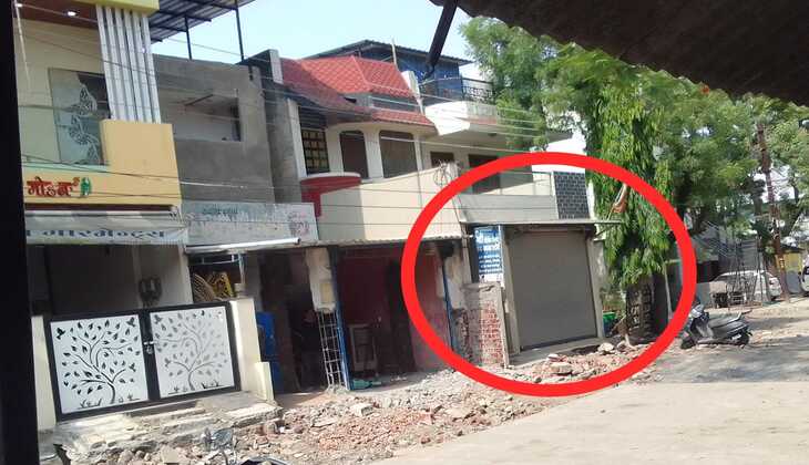 रतलाम / अतिक्रमणकर्ता द्वारा बेवजह विवाद के चलते बांधित हुआ गौशाला रोड का निर्माण कार्य ,मरीजों के लिए परेशानी बना अधूरा निर्माण