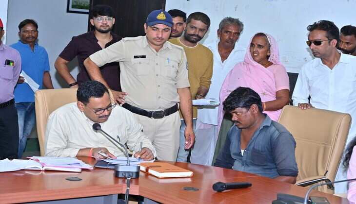 रतलाम / विद्युत तार घर के पास झूल रहे, पेट्रोल पंप वाले गन्दा पानी डालकर मेरी कृषि भूमि ख़राब कर रहे, शासकीय भूमि पर अतिक्रमण कर मांस मदिरा बेच रहे, जनसुनवाई में 68 आवेदनों पर सुनवाई करके निराकरण के दिए निर्देश