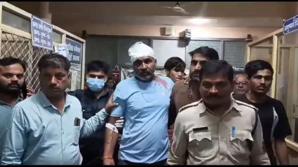 हनुमान झंडा मंडली पर मुसलमानों ने तलवार से किया हमला, तीन गंभीर जिला अस्पताल रेफर, बड़ी संख्या में पुलिस बल तैनात (देखिये वीडियो)