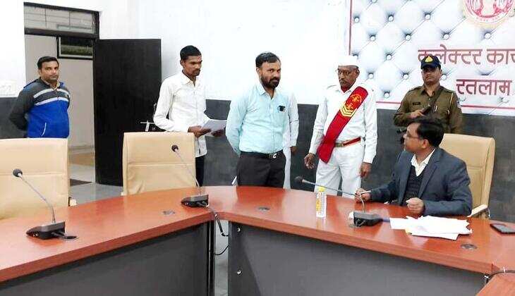 रोजगार सहायक ने अपने घर के सामने परिवारिक भूमि पर पंचायत की राशि से बनवाई सड़क , आवेदक की शिकायत मिलने पर जांच के लिए कलेक्टर तत्काल सेजावता पहुंचे