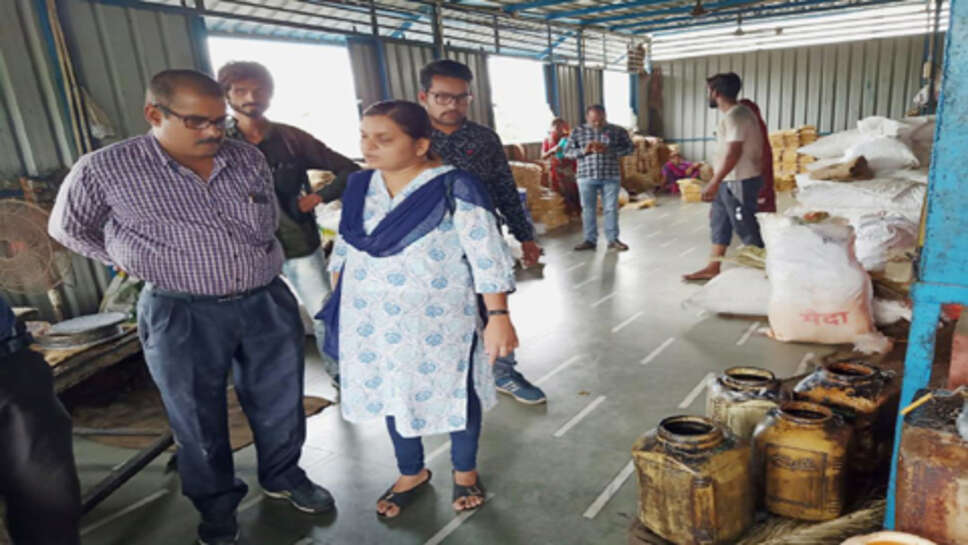 खाद्य पदार्थों में मिलावट करने वालो के खिलाफ कलेक्टर सख्त ,सवा क्विंटल खाद्य तेल तथा 84 लीटर दूध करवाया नष्ट