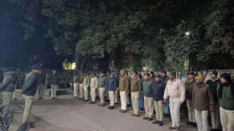 Combing Patrol : पुलिस की कांबिंग गश्त में गुंडे बदमाशों व असमाजिक तत्वों के विरुद्ध प्रभावी कार्यवाही ; लंबे समय से फरार--19 -स्थाई वारंट, 58-गिरफ्तारी वारंट किए तामील,ढाबों, होटल एवं सार्वजनिक स्थानों की चेकिंग(देखिए विडियो)