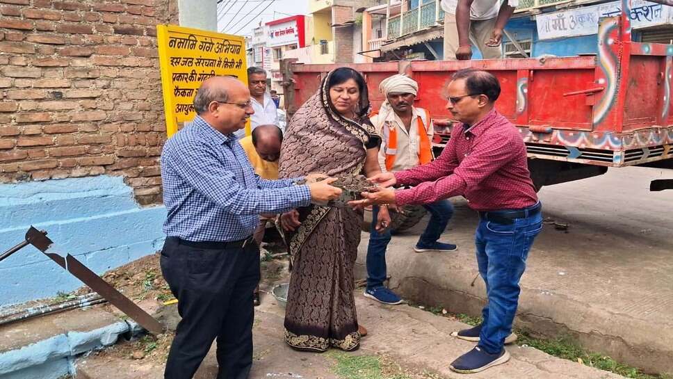 रतलाम / हाकिमवाड़, रत्नेश्वर व स्टेशन रोड़ थाने की बावड़ी की हुई साफ-सफाई