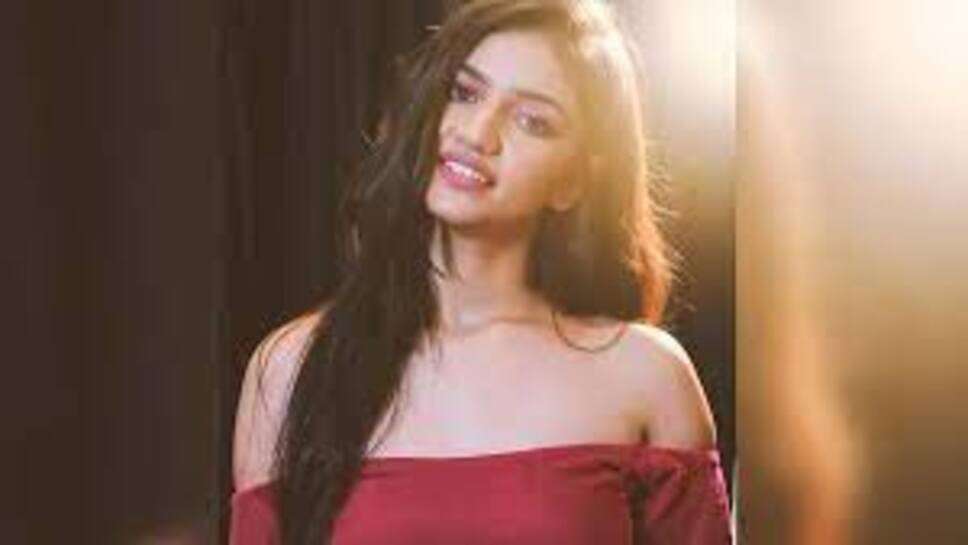 Model suicide: सुसाइड करने जा रही हूं, बस चेहरा देख लेना, पापा को फोन कर मॉडल ने छठी मंजिल से लगाई छलांग