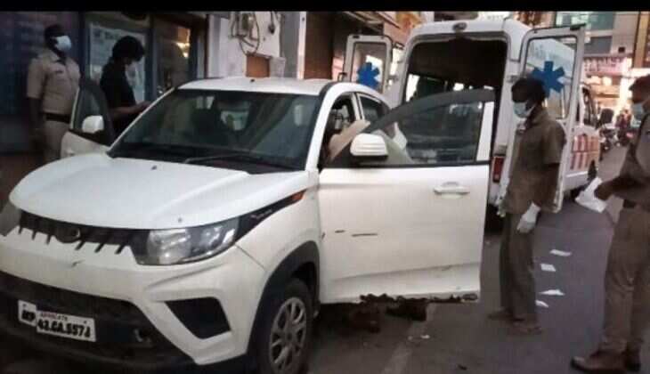 सडक़ किनारे खडी एडवोकेट की कार में मिली युवक की लाश,नहीं हो सकी मृतक की शिनाख्त,तीन दिन पहले कार में घुसा था मृतक