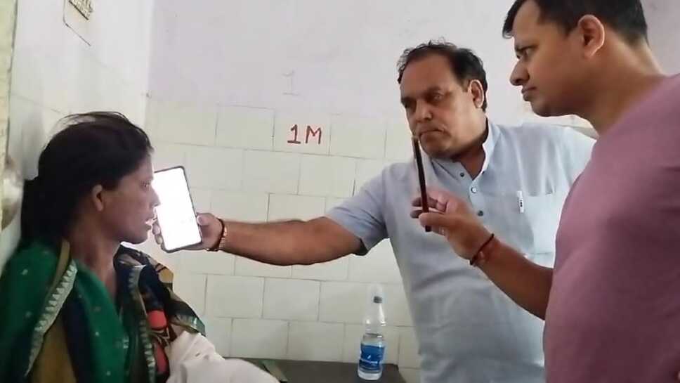 रतलाम / रक्षाबंधन पावन पर्व पर बहन को भाई से मिलवाया, वीडियो कॉल से बात करने पर रोने लगी बहन