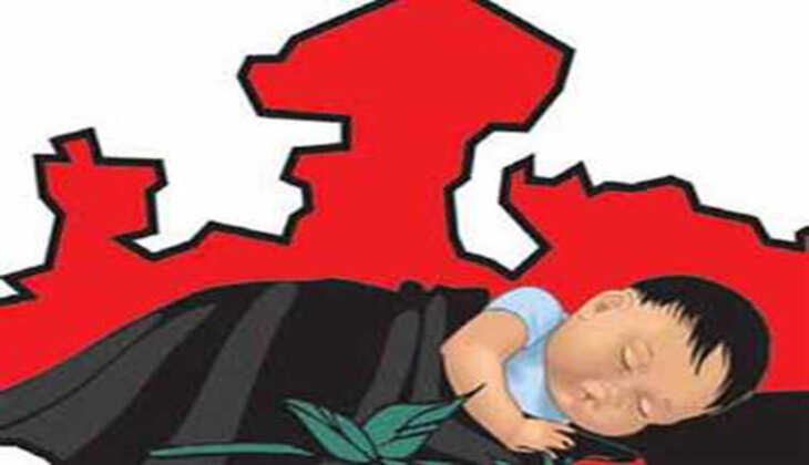 मासूम को प्लेटफार्म पर सोता हुआ छोड़ लापता हो गए परिजन