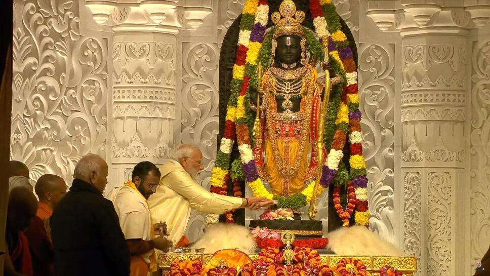अवध में धूमधाम से विराजे रामलला… आसमान से पुष्प वर्षा, प्रधानमंत्री नरेंद्र मोदी ने की राम मंदिर में प्राण प्रतिष्ठा (देखिये विडियो)