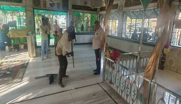 Encroachment : फोरलेन निर्माण में बाधक बन रही पहलवान बाबा की दरगाह के अतिक्रमण को हटाने का काम शुरु,प्रशासनिक अधिकारियों ने मुस्लिम समुदाय की सहमति के बाद शुरु किया काम