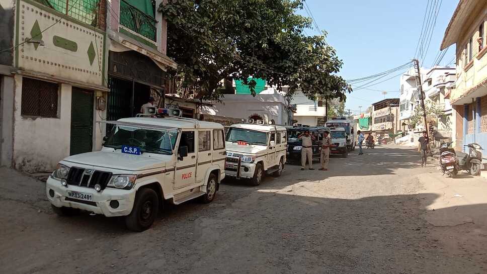 Terror Connection Searching : जेहादी तत्वों की धरपकड के लिए पुलिस की ताबडतोड छापेमारी,संदिग्धों से कडी पूछताछ (देखिए लाइव विडीयो)