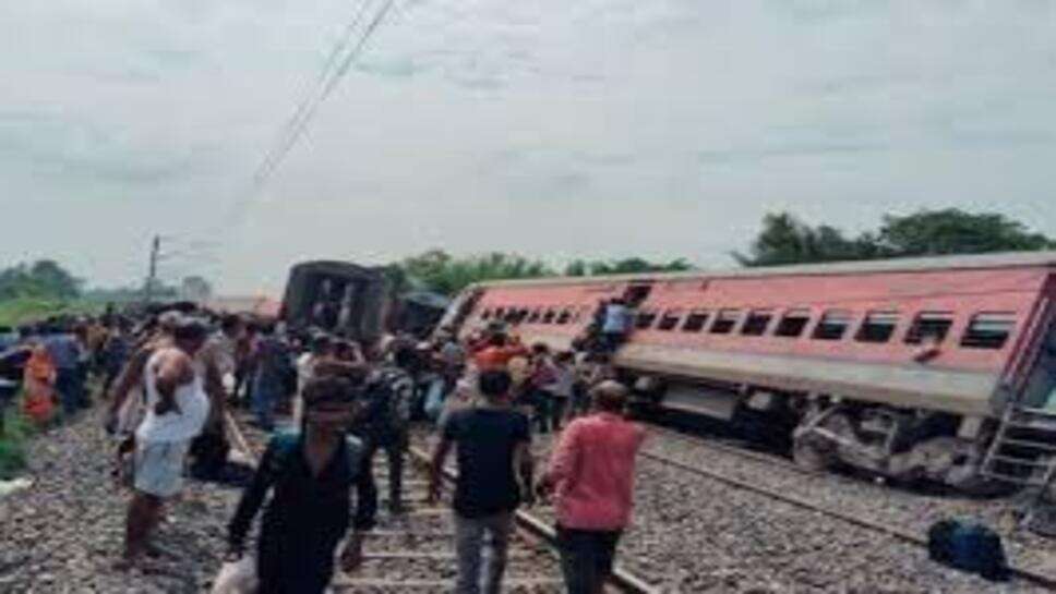 Train Accident : यूपी के गोंडा में बड़ा ट्रेन हादसा, चंडीगढ़-डिब्रूगढ़ एक्सप्रेस के कई डिब्बे पटरी से उतरे
