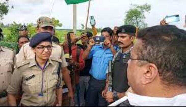 हर घर तिरंगा यात्रा : पश्चिम बंगाल में भाजपा की रैली को पुलिस ने रोका, सुवेंदु अधिकारी ने कहा-गृहमंत्री तक पहुंचेगी बात