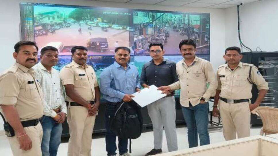 Laptop Recovered : चोरी करने के लिए कार से निकालकर अन्य जगह छुपाया गया लैपटॉप सीसीटीवी की मदद से पुलिस ने किया बरामद