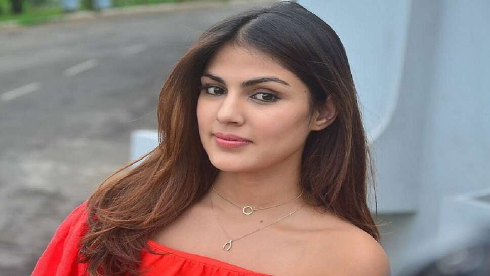 ईडी के सामने रिया का पेश होने से इनकार, जांच एजेंसी ने खारिज की अपील