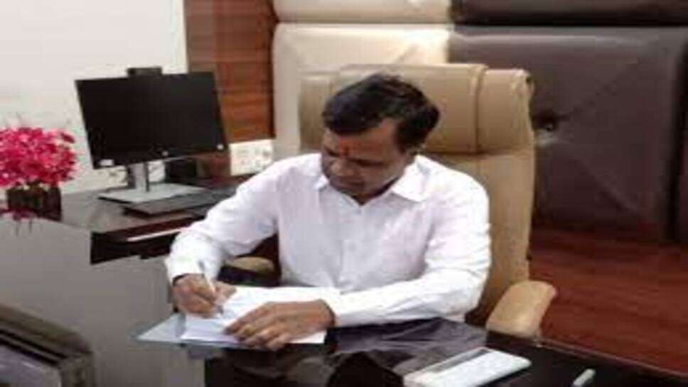 कलेक्टर श्री सूर्यवंशी ने अधिकारियों के मध्य नए सिरे से कार्य विभाजन किया