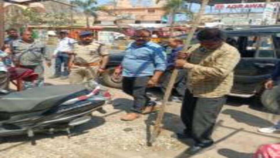 रतलाम / रंग गुलाल के दुकानदार दुकान के बाहर 3 फीट तक ही कर पायेंगे व्यवसाय, राम मंदिर सज्जन मिल रोड पर डाली लाईन, बकाया के रूप में 2.60 लाख की राशि वसूली