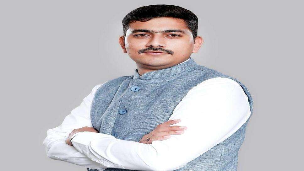 रतलाम / शीतलहर के दृष्टिगत स्कूलों के समय में बदलाव की मांग, भाजयुमो जिला अध्यक्ष विप्लव जैन ने कलेक्टर को लिखा पत्र