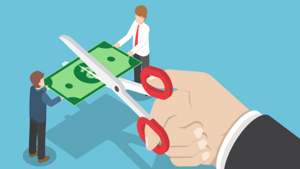 salary deducted/जिला अस्पताल में कर्तव्&#x200d;य पर अनुपस्थित अधिकारी, कर्मचारियों का एक दिन का वेतन काटा जाएगा