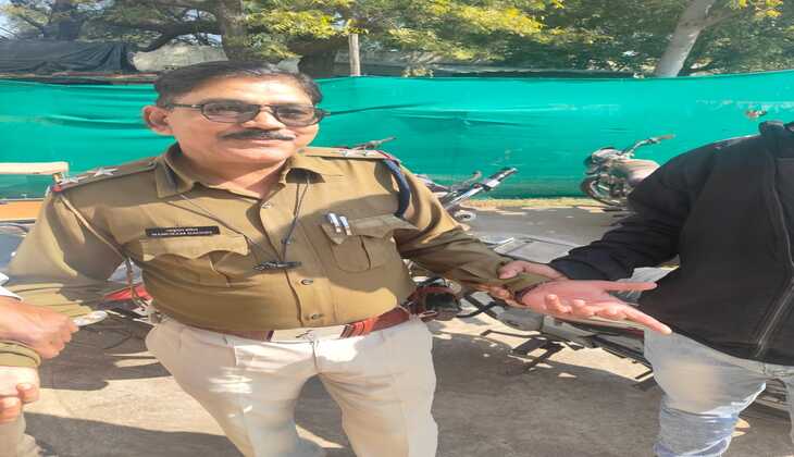 नाबालिग लड़की को सुपुर्द करने के बदले 5 हजार रूपये की रिश्वत मांगने वाले उप निरीक्षक को लोकायुक्त ने किया गिरफ्तार