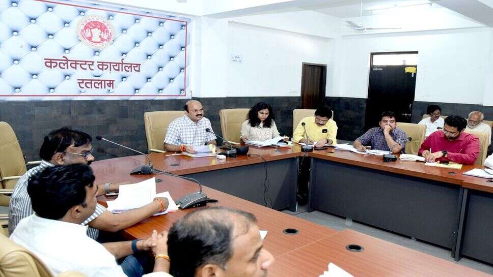 रतलाम / मेडिकल कॉलेज की व्यवस्थाएं पर नाराज़ हुए कलेक्टर, तत्काल सुधारी जाए अन्यथा होगा एक्शन, कलेक्टर श्री बाथम ने समय सीमा पत्रों की बैठक में दी चेतावनी