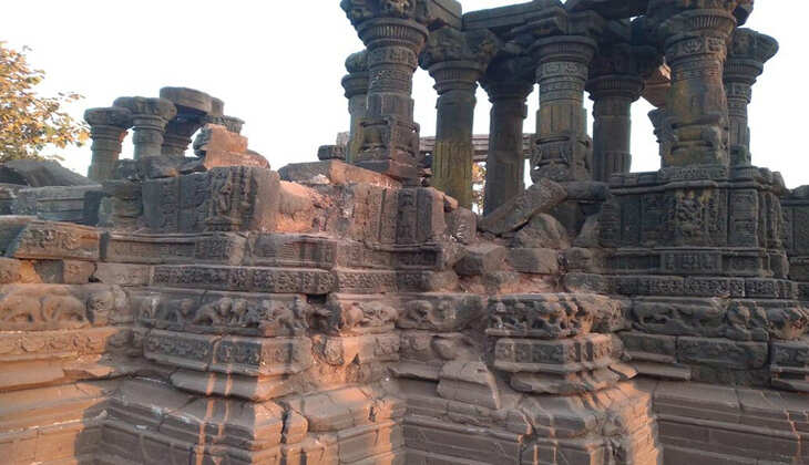 Shiva Temple Unearthed : बरसों से उपेक्षित पडा खण्डहर, हजार वर्ष पुराना परमारकालीन शिवमन्दिर निकला,खुदाई में मिली सैैंकडों प्राचीन मूर्तियां,मालवा क्षेत्र का सबसे विशाल मन्दिर,कुल पांच मन्दिर मिले