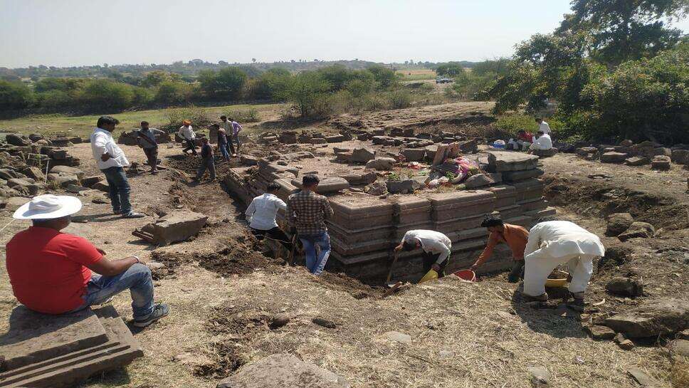 parmar antiquity/उज्जैन के बड़नगर में 12वीं शताब्दी परमार कालीन मंदिर के मिले अवशेष,जलहरि से लेकर नंदी मिले