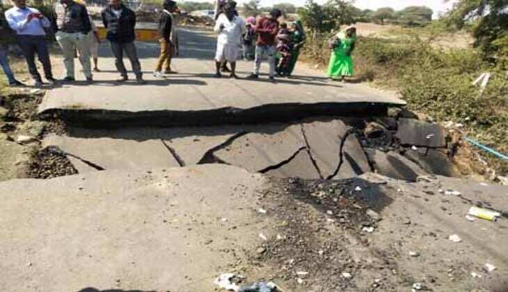 झाबुआ-रतलाम मुख्य मार्ग पर पुलिया धंसी, ट्रक पलटा, ड्राइवर गंभीर घायल