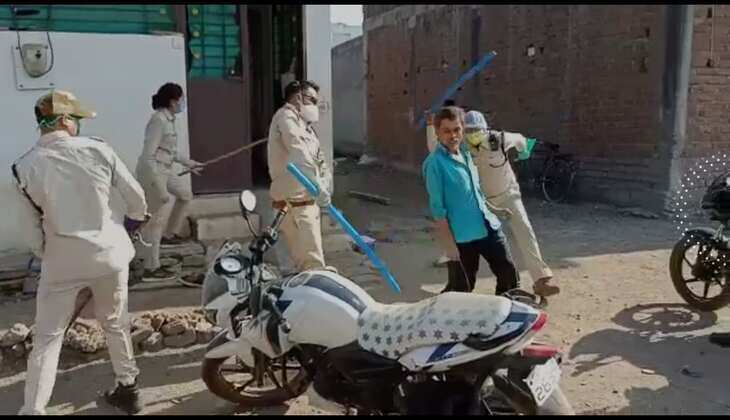 लॉक डाउन का उल्घंन करने वालो के खिलाफ रतलाम पुलिस हुई सख्त ,सड़को पर बेवजह घूमने वालो को लगाये डंडे :देखिये वीडियो