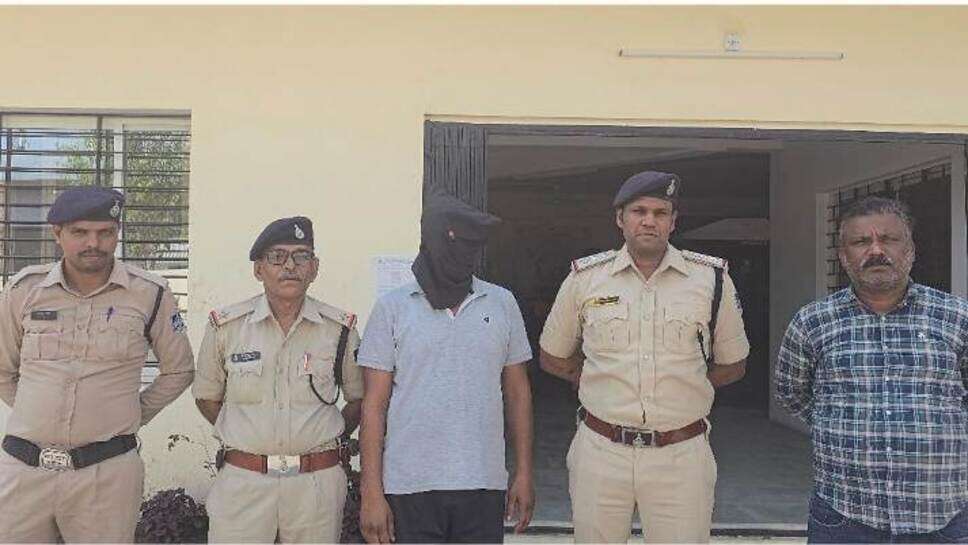 Fraud : एक ही मकान को दो अलग अलग व्यक्ति को बेचकर अट्ठाइस लाख से ज्यादा की धोखाधडी करने वाला आरोपी पुलिस की गिरफ्त में