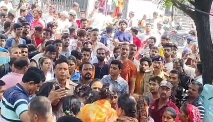 Angry Parents Demonstration : नन्ही बच्ची के यौन शोषण से गुस्साए अभिभाïकों का साई श्री स्कूल पर हंगामा,स्कूल प्रबन्धक के खिलाफ भी कार्रवाई की मांग,वरिष्ठ अधिकारी भी पंहुचे,पांच दिनों के लिए स्कूल बन्द (देखिए लाइव विडीयो)