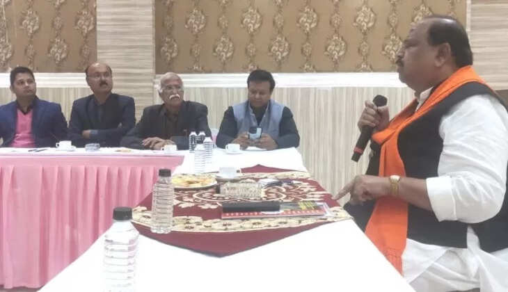 MSME Meeting : सूक्ष्म, लघु, मध्यम उद्योग मंत्री चैतन्य काश्यप ने जबलपुर में उद्योगपतियों व्यापारिक संगठनों के साथ बैठक आयोजित की