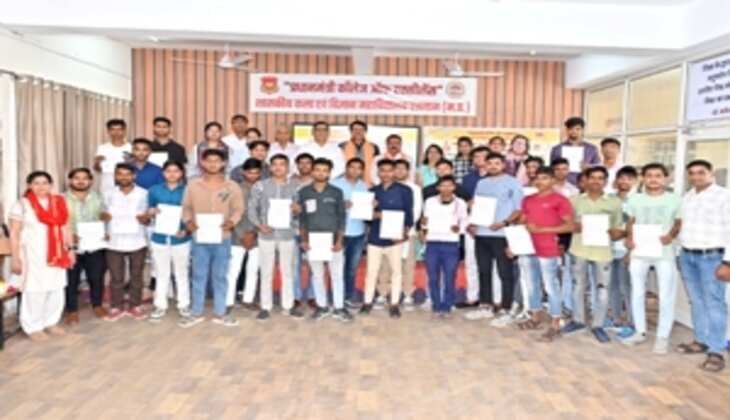 रतलाम / पीएम कॉलेज ऑफ़ एक्सीलेंस में जिला स्तरीय लेटर ऑफ इंटेंट वितरण कार्यक्रम हुआ आयोजित