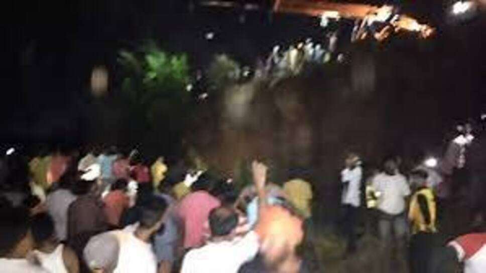 Accident : दुर्ग में भीषण सड़क हादसा, खदान में बस गिरने से 15 की मौत, 20 से ज्यादा घायल
