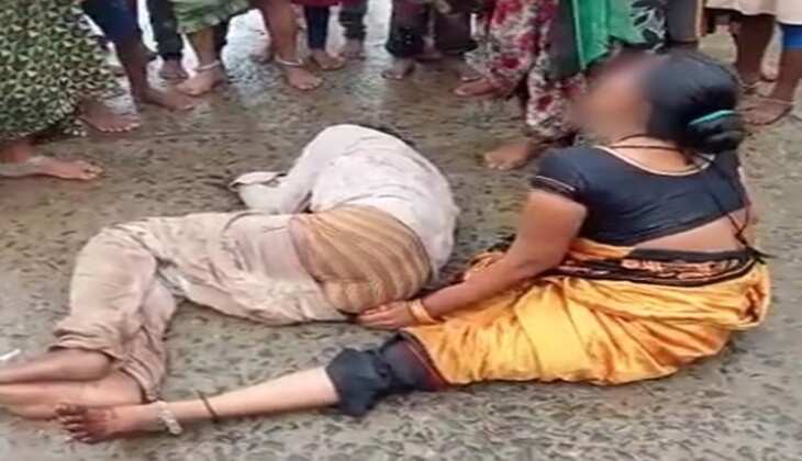 मध्&#x200d;य प्रदेश में हैवानियत :महिला को लाठियों से पीटकर निर्वस्त्र किया