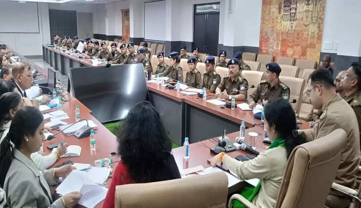 राजस्व एवं पुलिस अधिकारियों की संयुक्त मासिक समीक्षा बैठक संपन्न