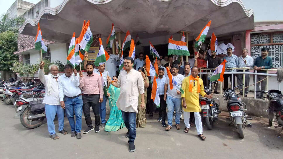 नगर निगम कार्यालय परिसर में गूंजे देशभक्ति के नारे
