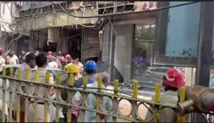 दिल्ली के रेस्टोरेंट में लगी भीषण आग, 