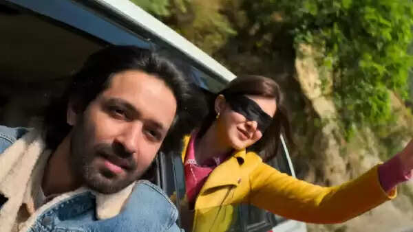 Aankhon ki Ghustakiyan