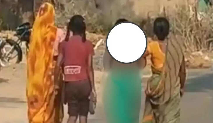 विधवा महिला को अर्धनग्न कर गांव में घुमाया
