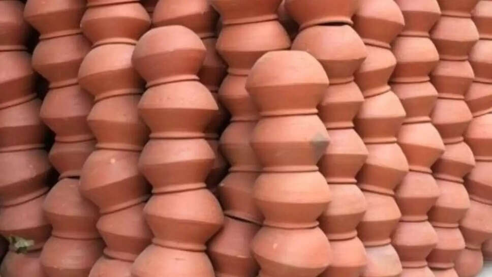  मिट्टी के बर्तन