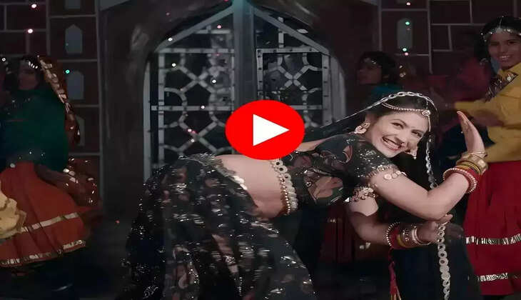 स्टेज पर गोरी नागोरी