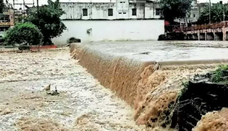 Heavy rain in Javra