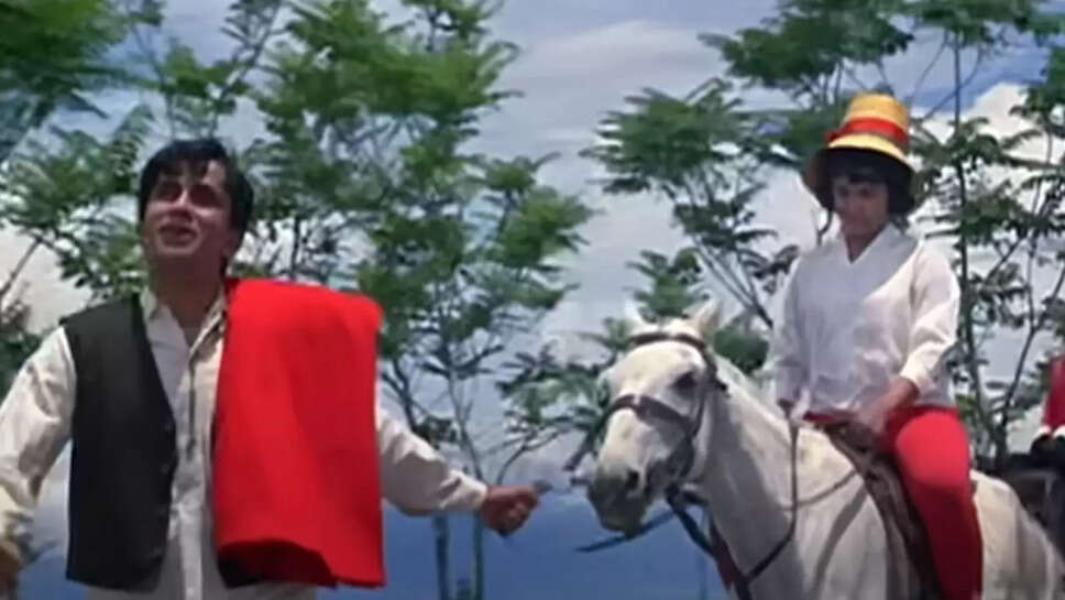 Bollywood Evergreen Songs : 6 मिनट 23 सेकेंड का यह 60 साल पुराना गाना शर्म, प्यार, जुदाई से श्रोताओं के भावनाओं को छूता है गहराई से, देखें पूरी वीडियो 