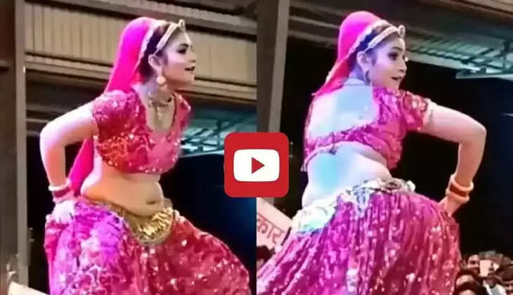 स्टेज पर गोरी नागोरी 