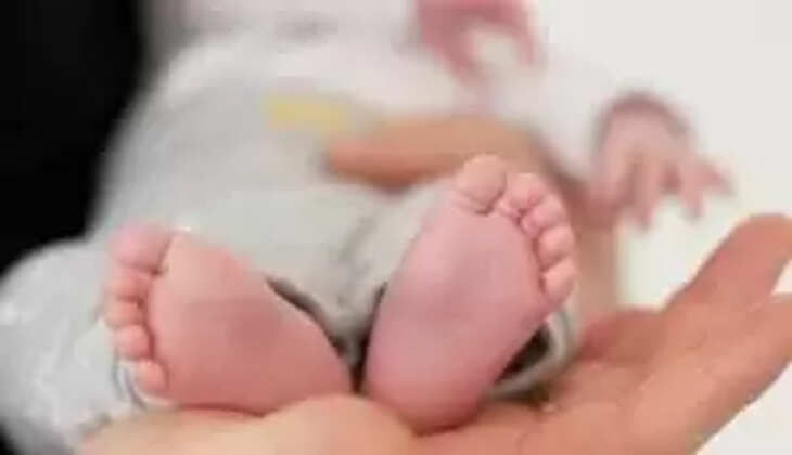 महिला ने दिया बच्ची को जन्म,