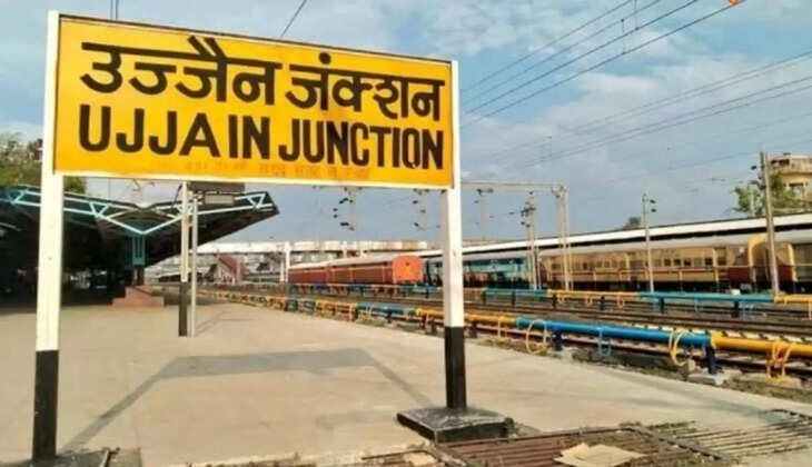  Ujjain station several trains
